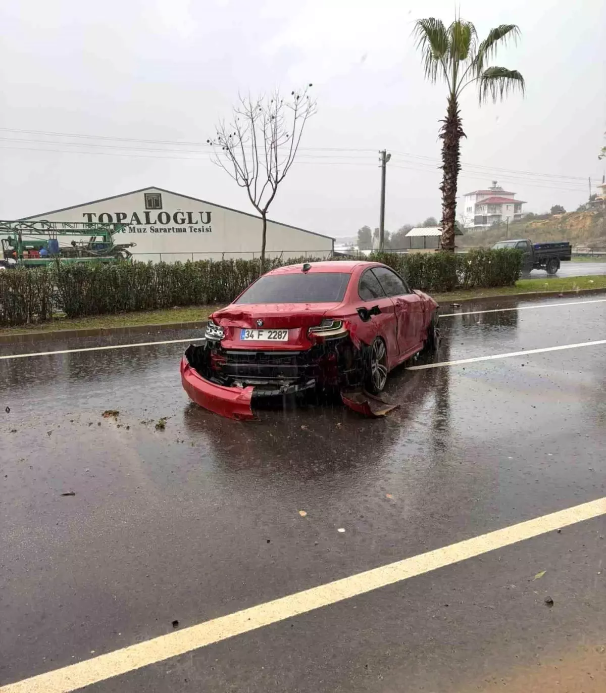 Дорожно-транспортное происшествие на мокрой дороге в Газипаше