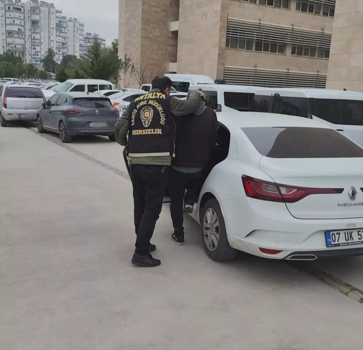 В Анталье задержаны 1653 подозреваемых