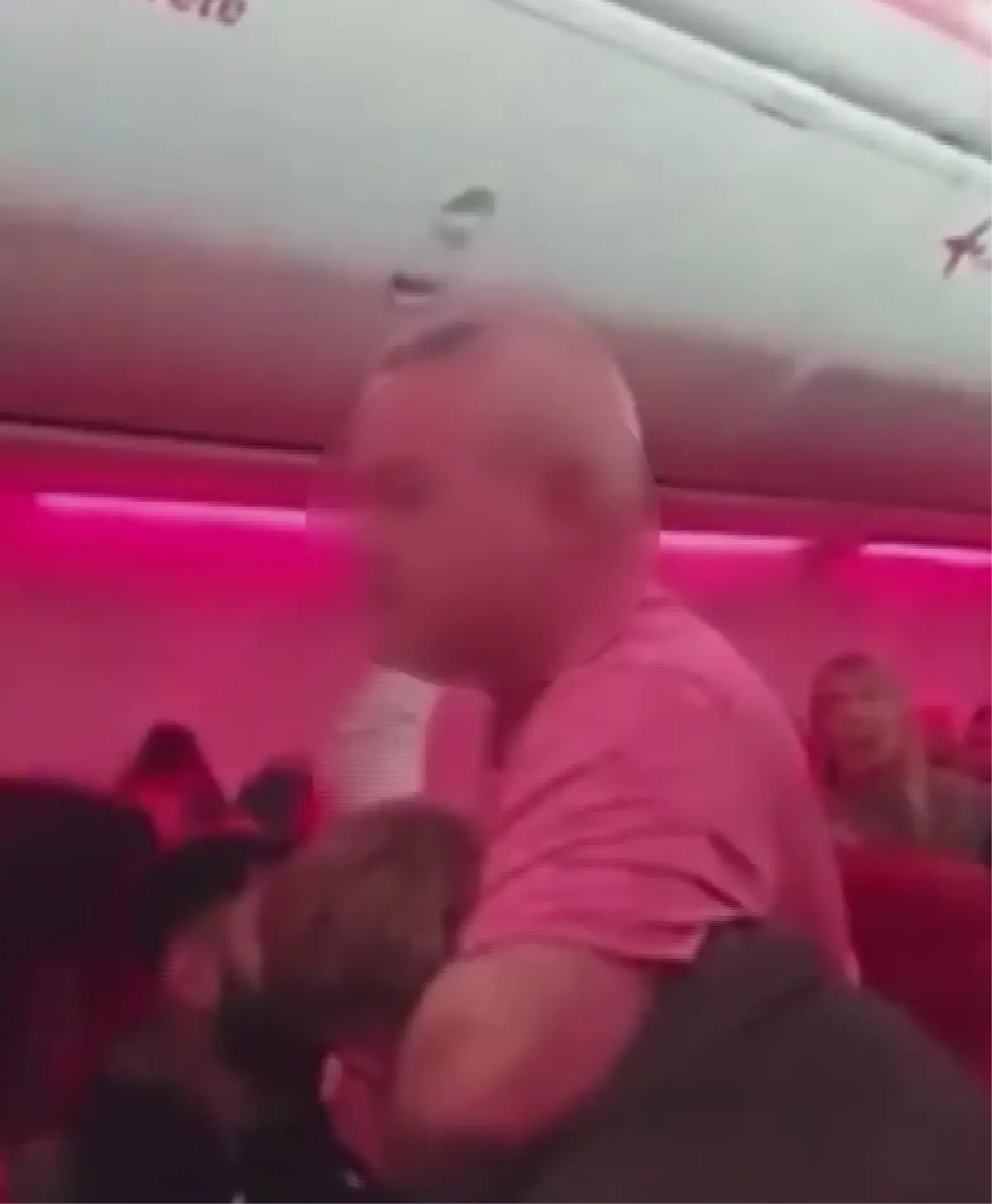 Драка на борту: 2 пассажира задержаны