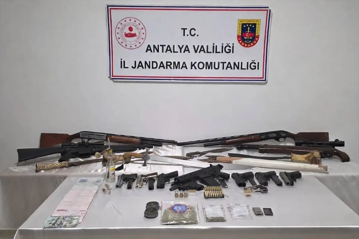 Операция по изъятию наркотиков и оружия в Анталье