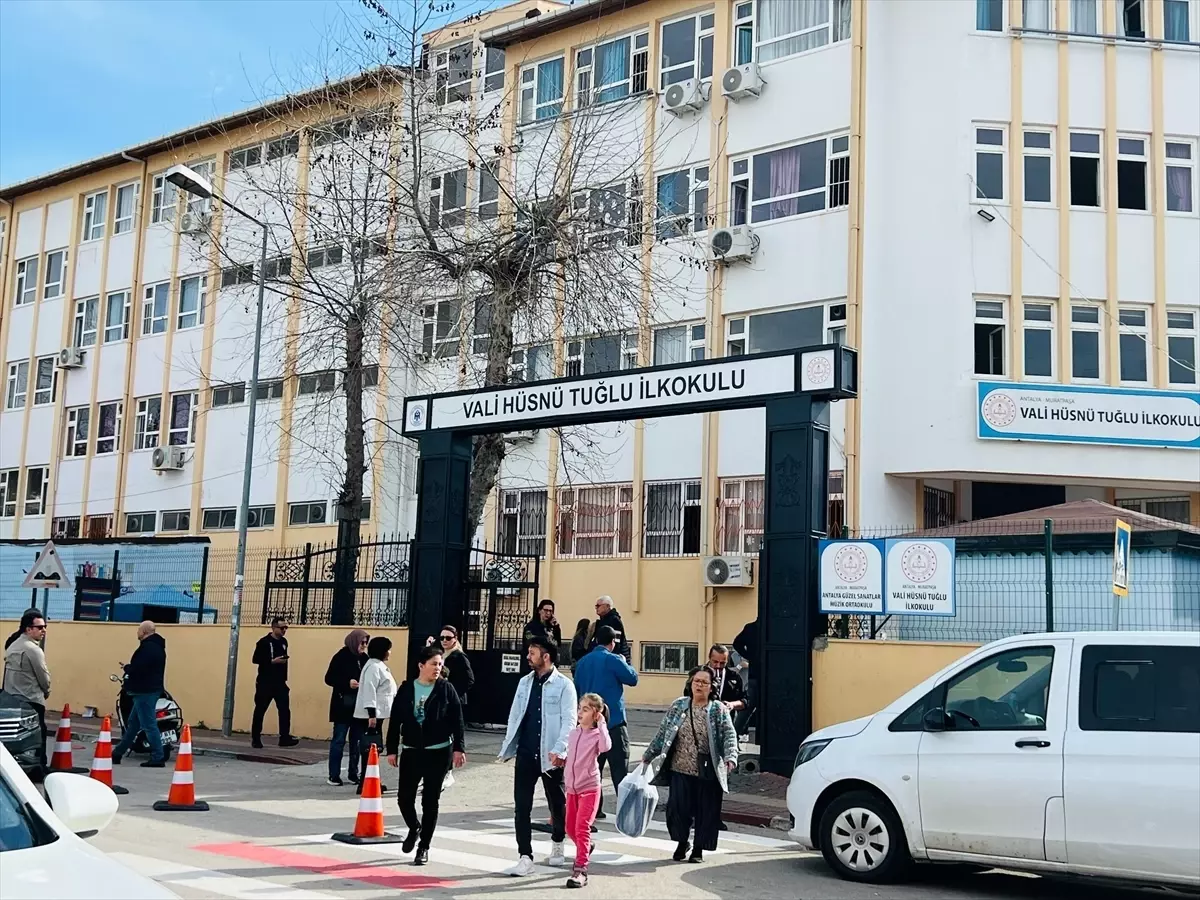 Пожар в школе в Муратпаше