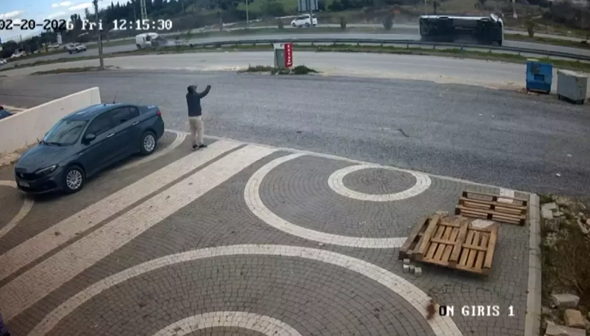 В Анталье перевернулся микроавтобус: 7 раненых