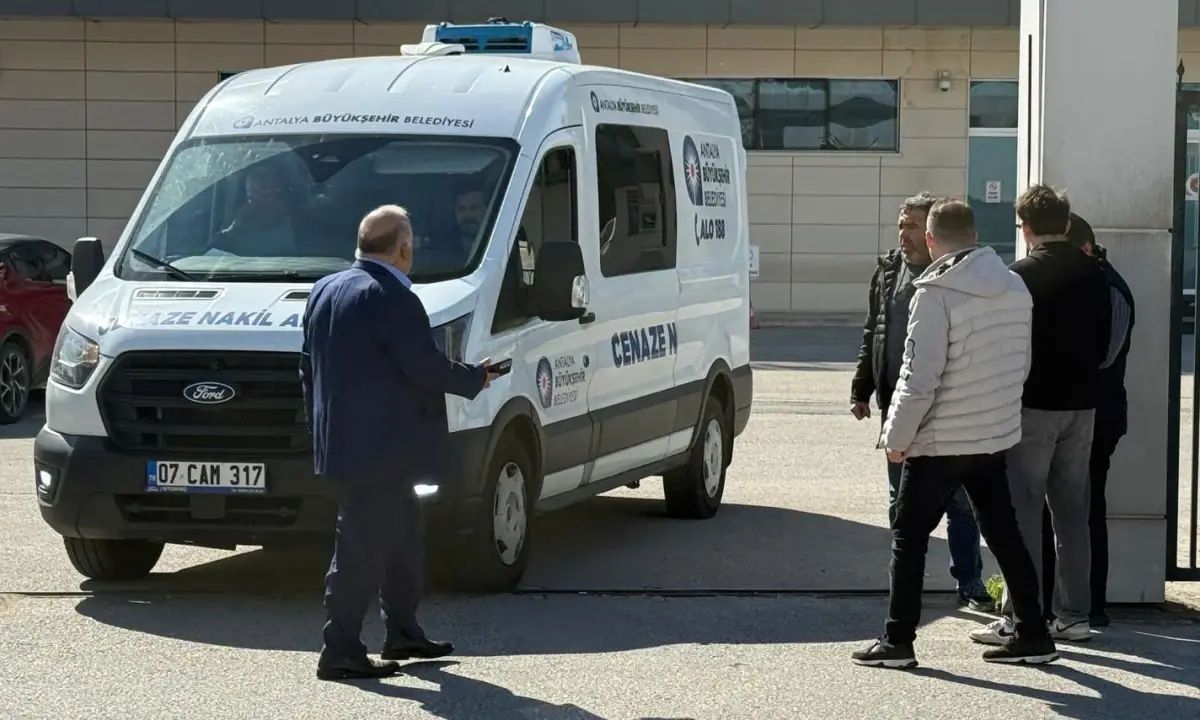 В Анталье грузовик сбил женщину: 71-летняя женщина погибла