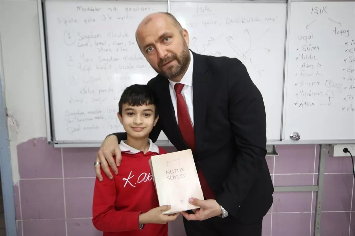 В Каше наградили ученика за уважение к турецкому флагу