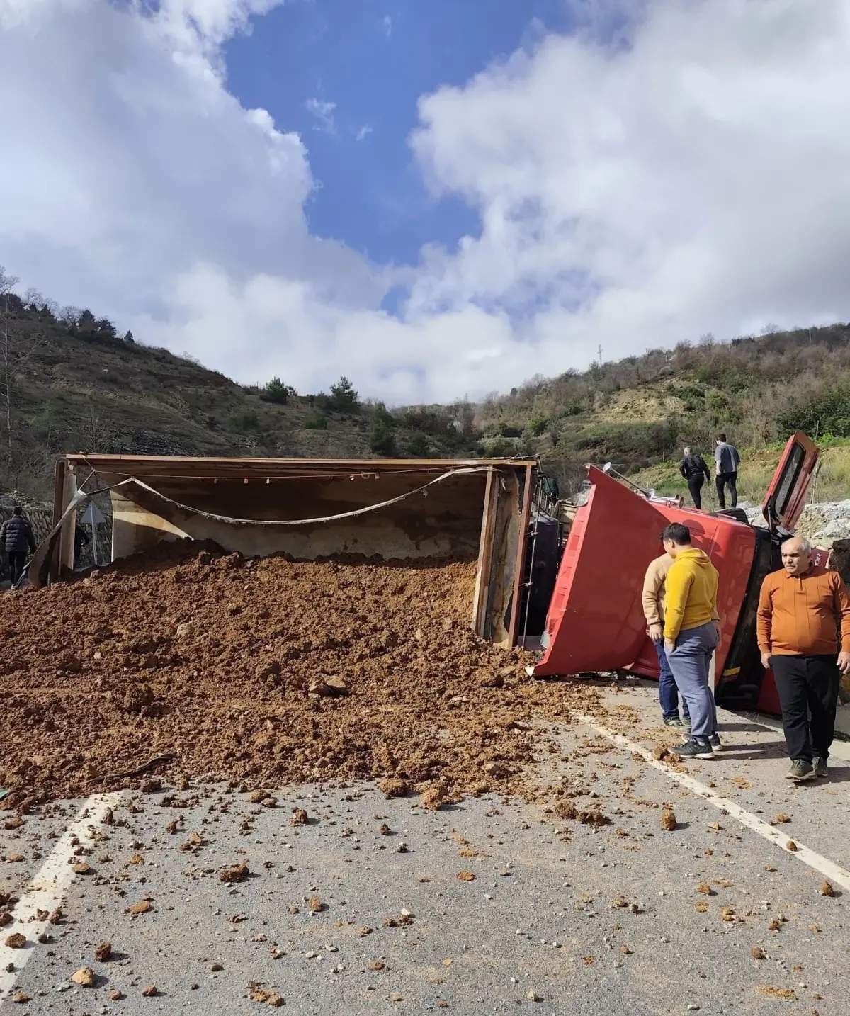 ДТП с грузовиком в Аланье: 1 погибший, 3 раненых